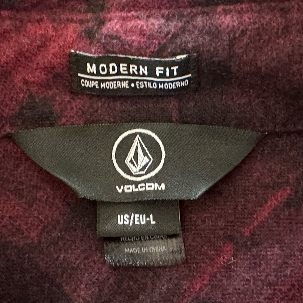 Volcom Maroon And Black Button Down Flannel / Siz… - image 4
